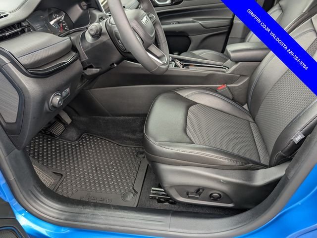 Used 2025 Blue Jeep Latitude image 15