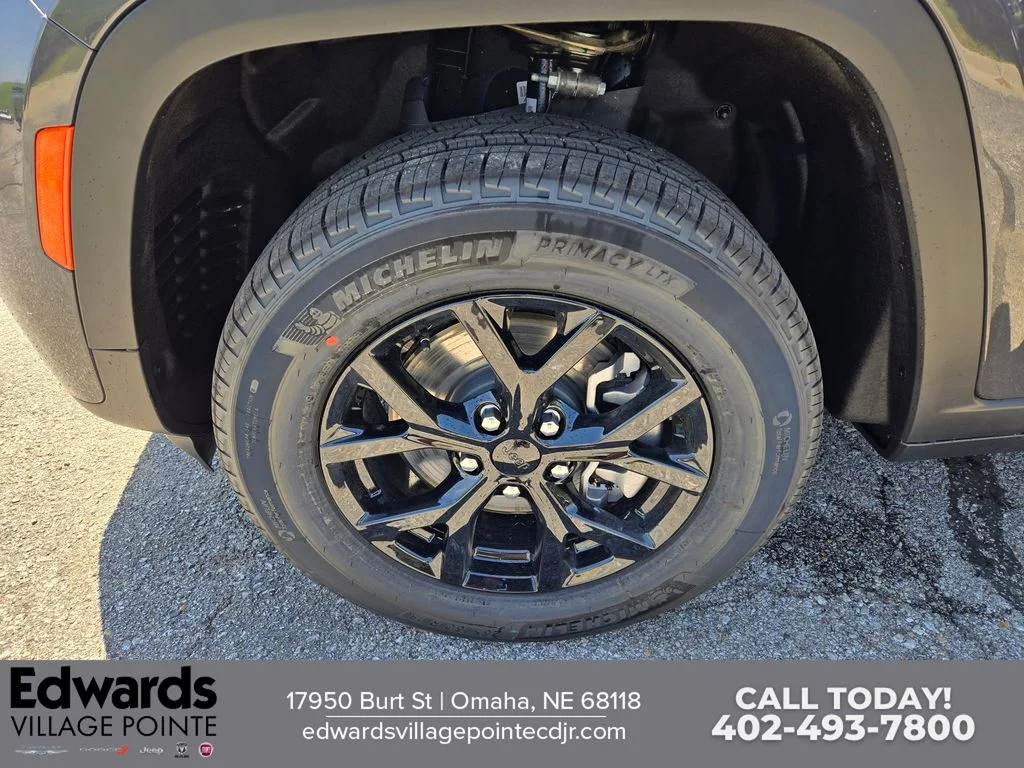 New 2026 Baltic Gray Metallic Clear-Coat Exterior Paint Jeep Laredo image 9