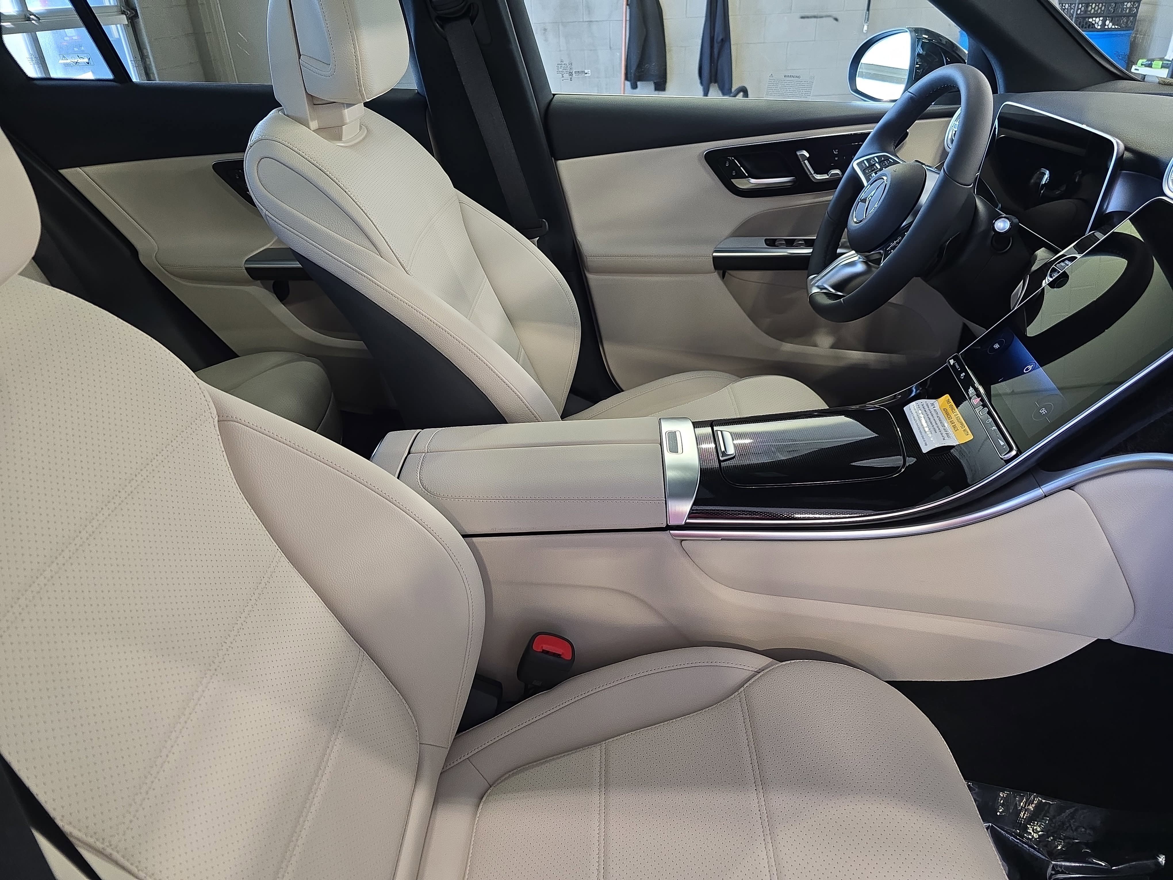 New 2026 Obsidian Black Metallic Mercedes-Benz GLC300 image 10