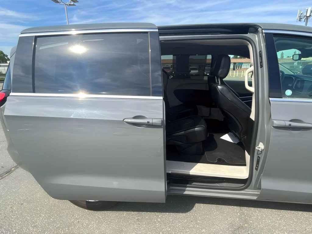 2023 Chrysler Pacifica Touring L - Photo 33