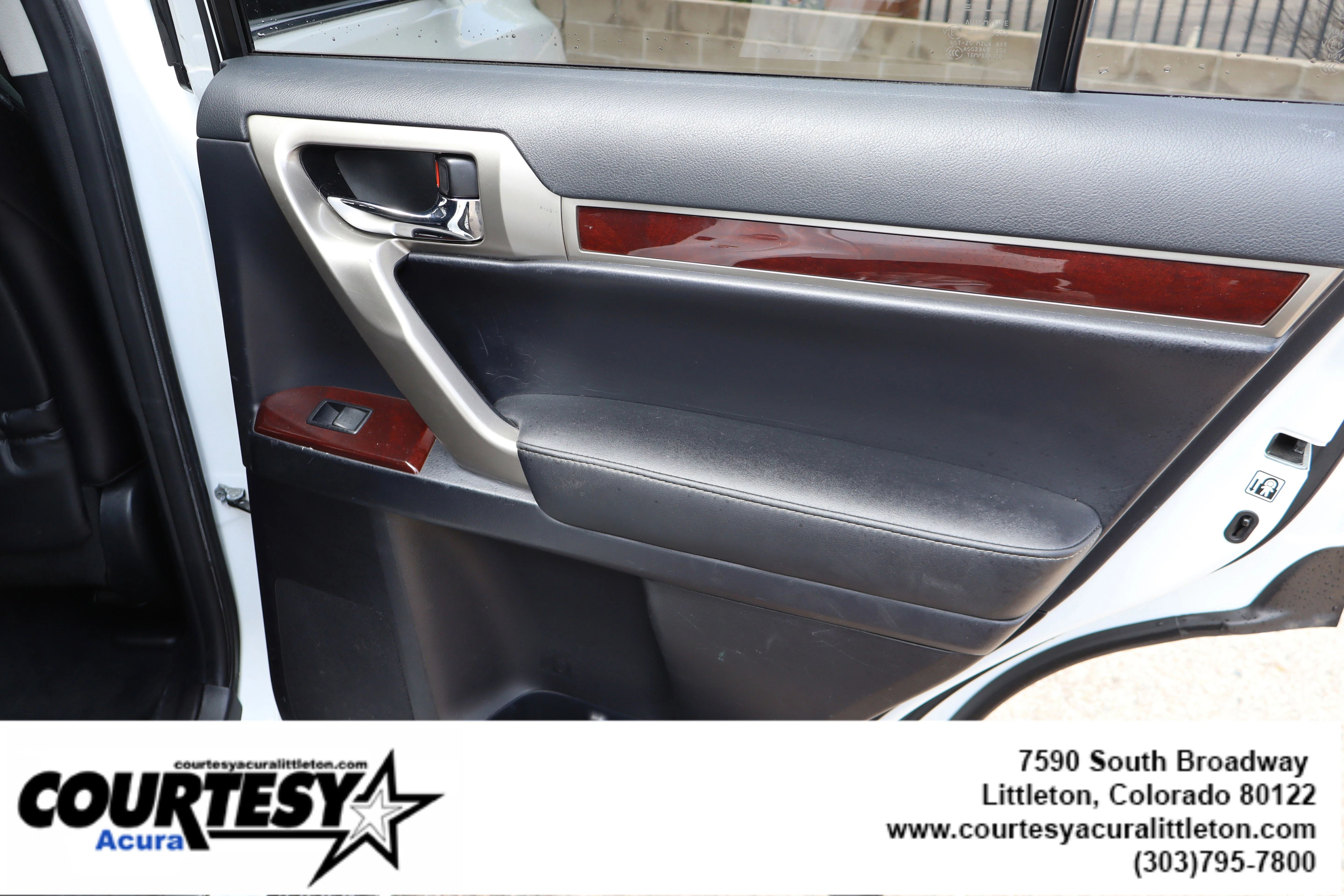 Used 2016  Lexus  image 31