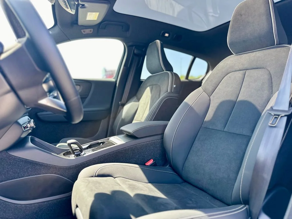 New 2025 Silver Volvo Plus image 8