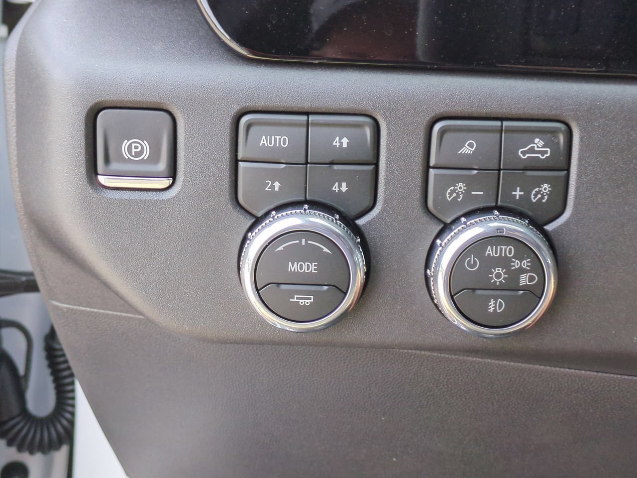 New 2026 Summit White GMC Elevation image 18