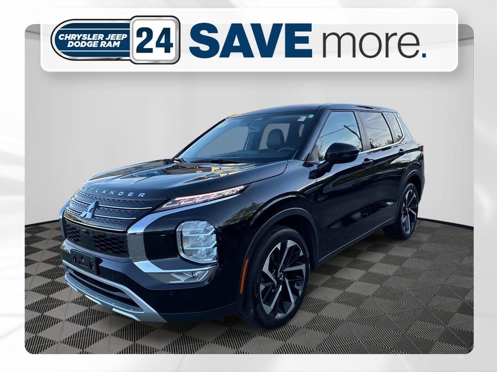 Used 2024  Mitsubishi SE Black Edition w/Pano Roof image 1