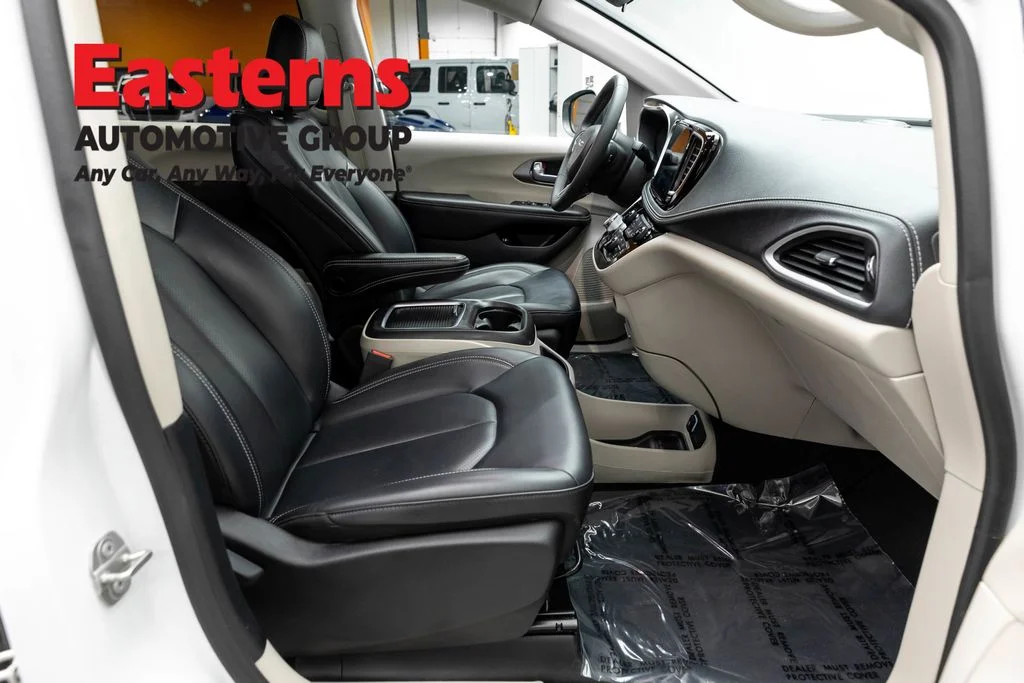Used 2023 White Chrysler Touring L image 23