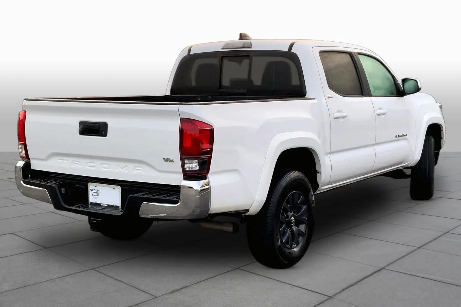 Used 2023 Ice Cap Toyota SR5 image 13