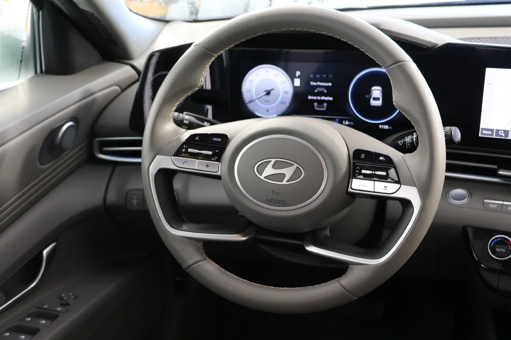 Certified Used 2025 White Hyundai SEL Convenience image 10