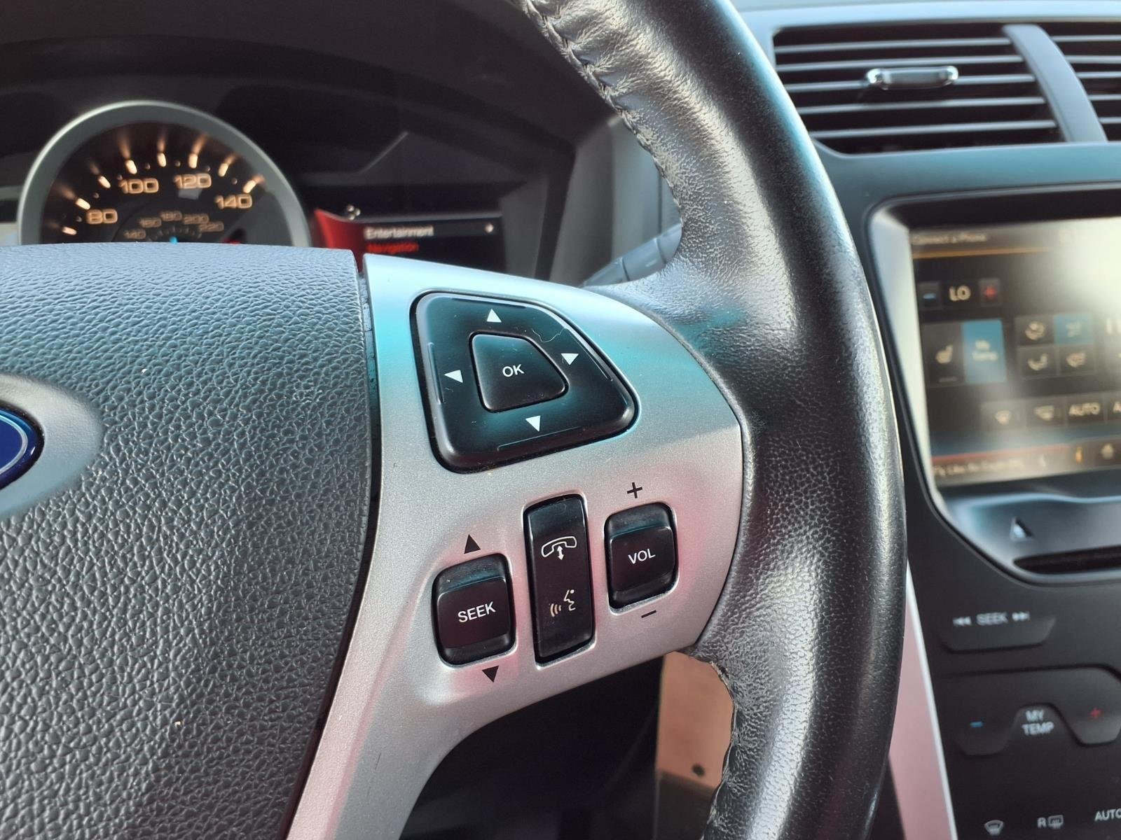 Used 2015 White Platinum Metallic Tri-Coat Ford XLT image 25