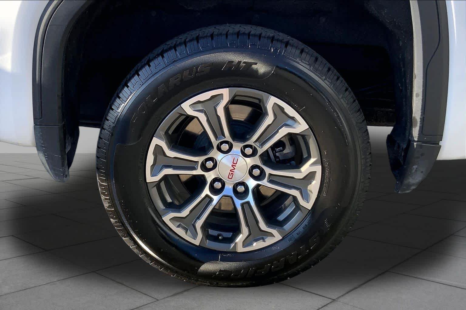 Used 2025 Summit White GMC SLT image 11