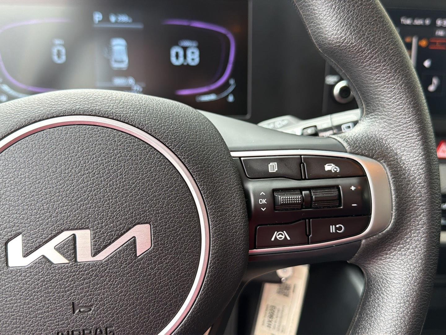 Used 2025 Glacial White Pearl Kia LX image 21