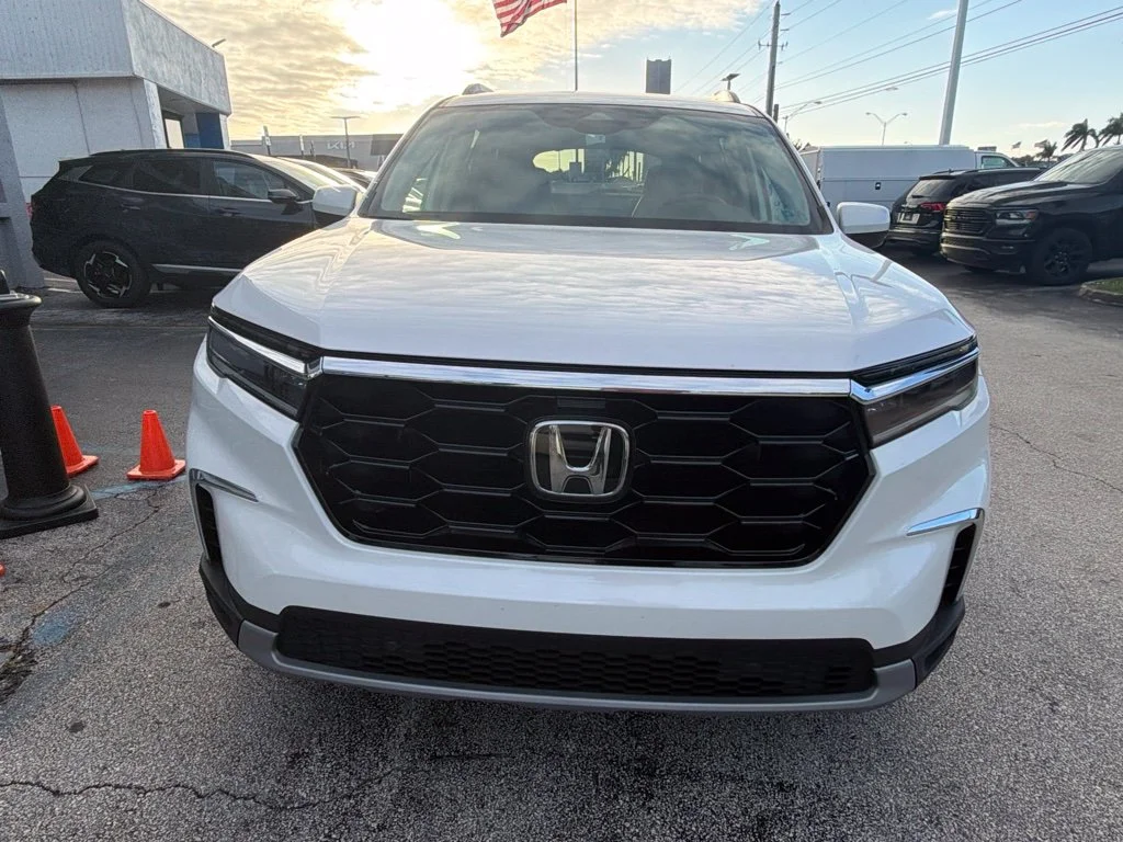 Used 2024 White Honda Touring image 2