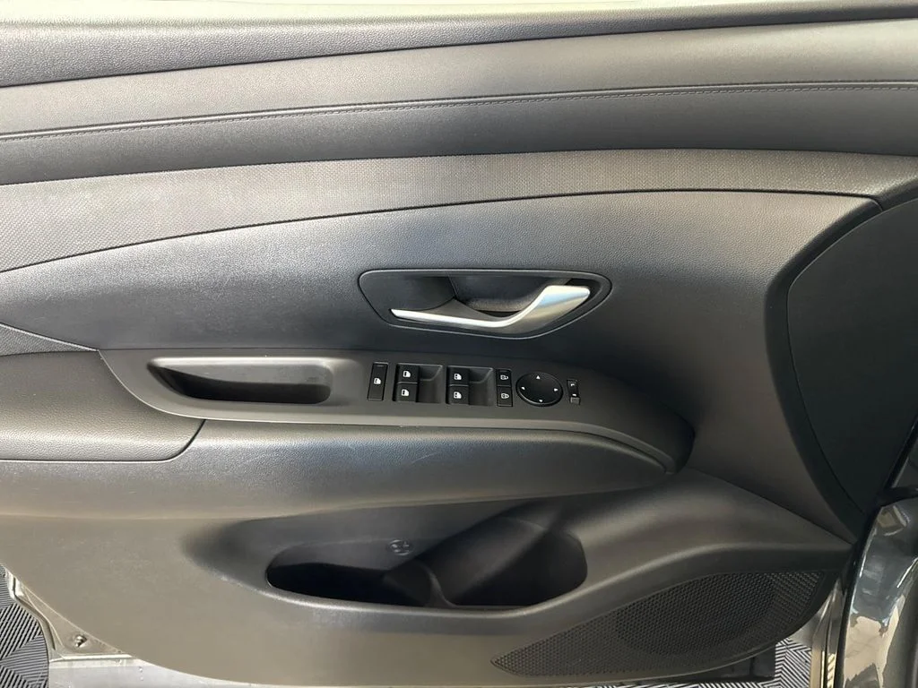 Used 2025 Gray Hyundai SEL Convenience image 18
