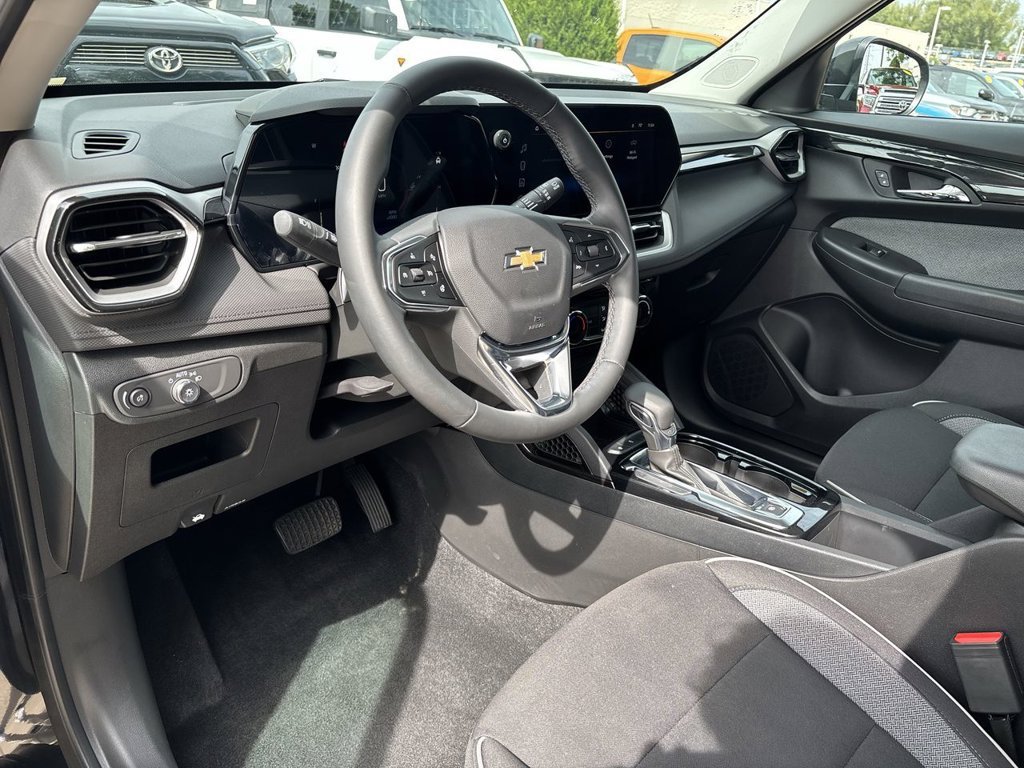 New 2026 Mosaic Black Metallic Chevrolet LT image 11