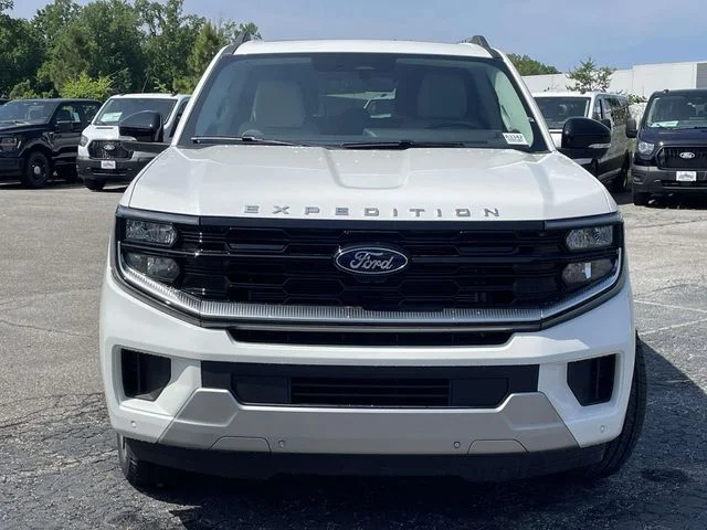 New 2026 Star White Metallic Tri-Coat Ford MAX Platinum® image 6