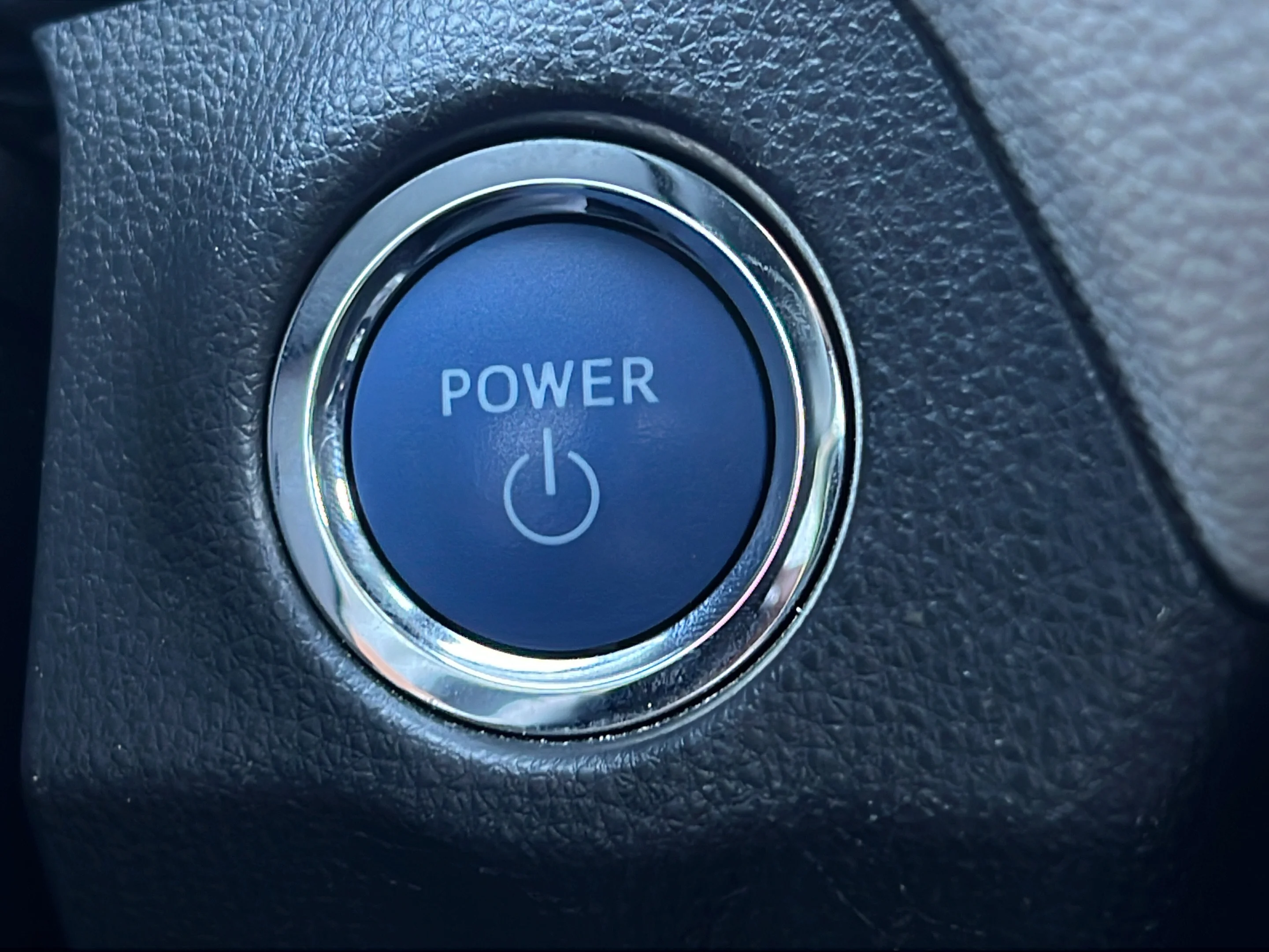 Used 2022 Blizzard Pearl Toyota Hybrid XLE Premium image 23