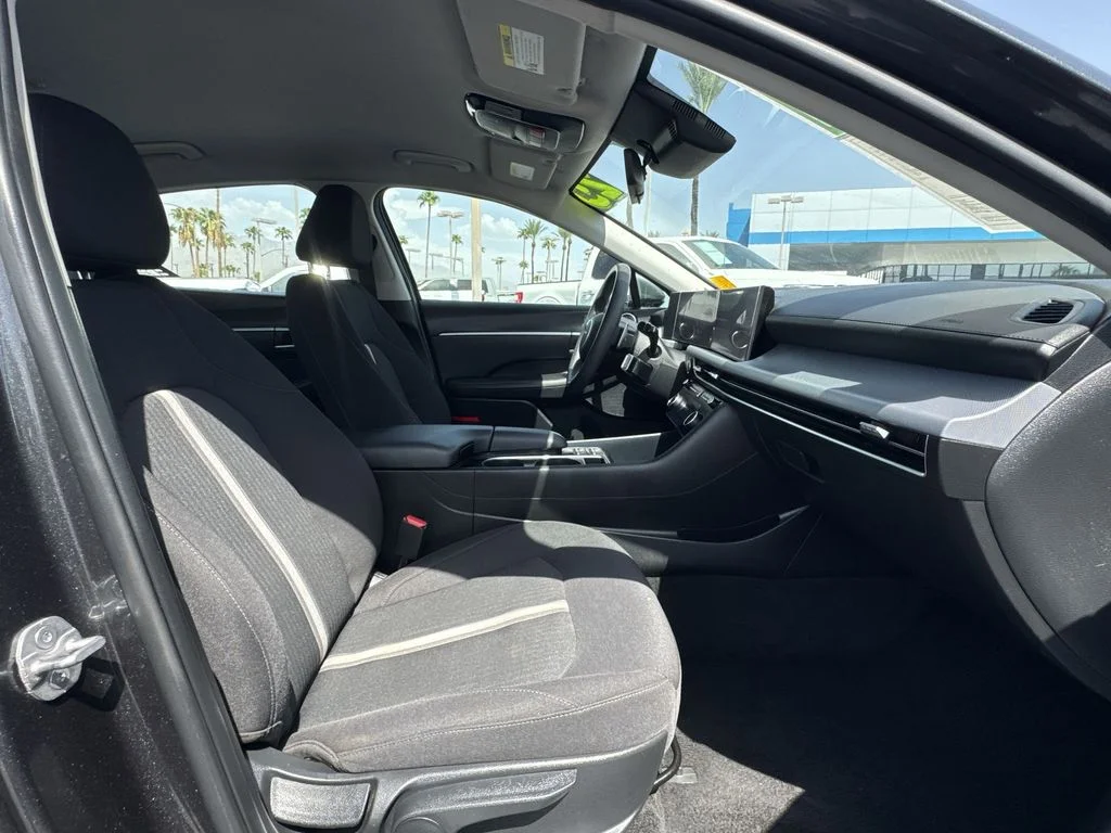 Used 2025 Gray Hyundai SEL image 28
