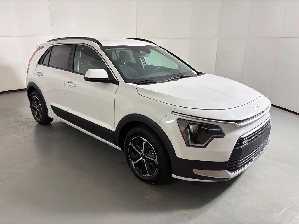 Used 2025 White Kia LX image 2