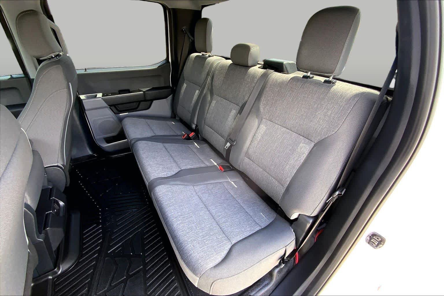 Used 2025 Oxford White Ford F-250 Pickup XL image 18