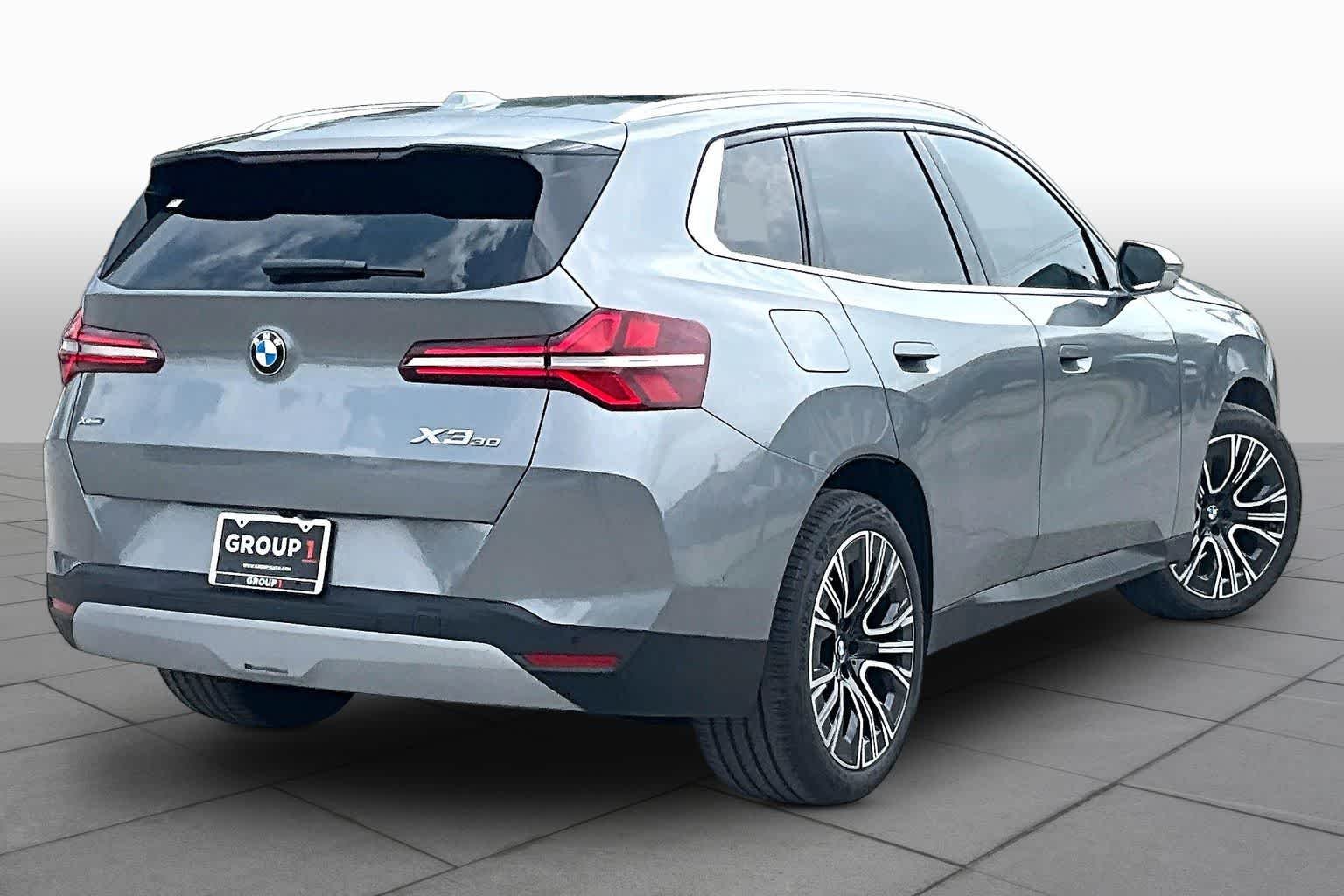 Used 2026 Skyscraper Grey Metallic BMW 30 xDrive image 12
