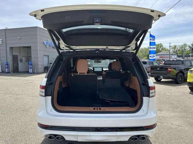Used 2025 White Lincoln Black Label image 23