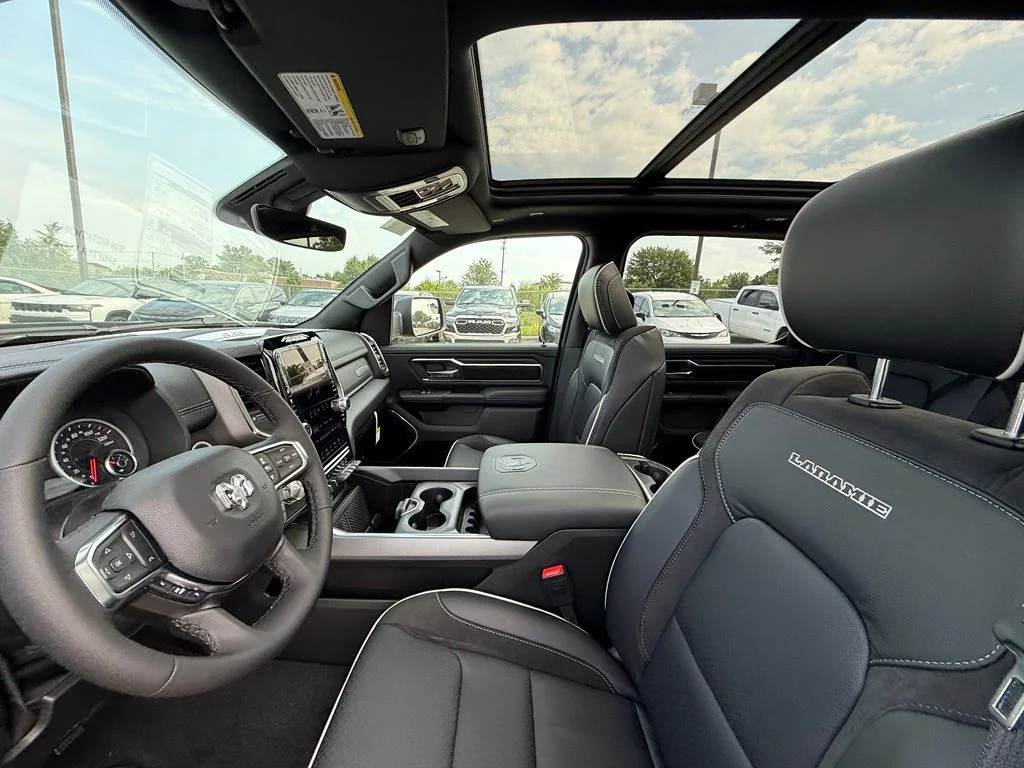New 2026 Diamond Black Crystal Pearl-Coat Exterior Paint RAM Laramie image 14