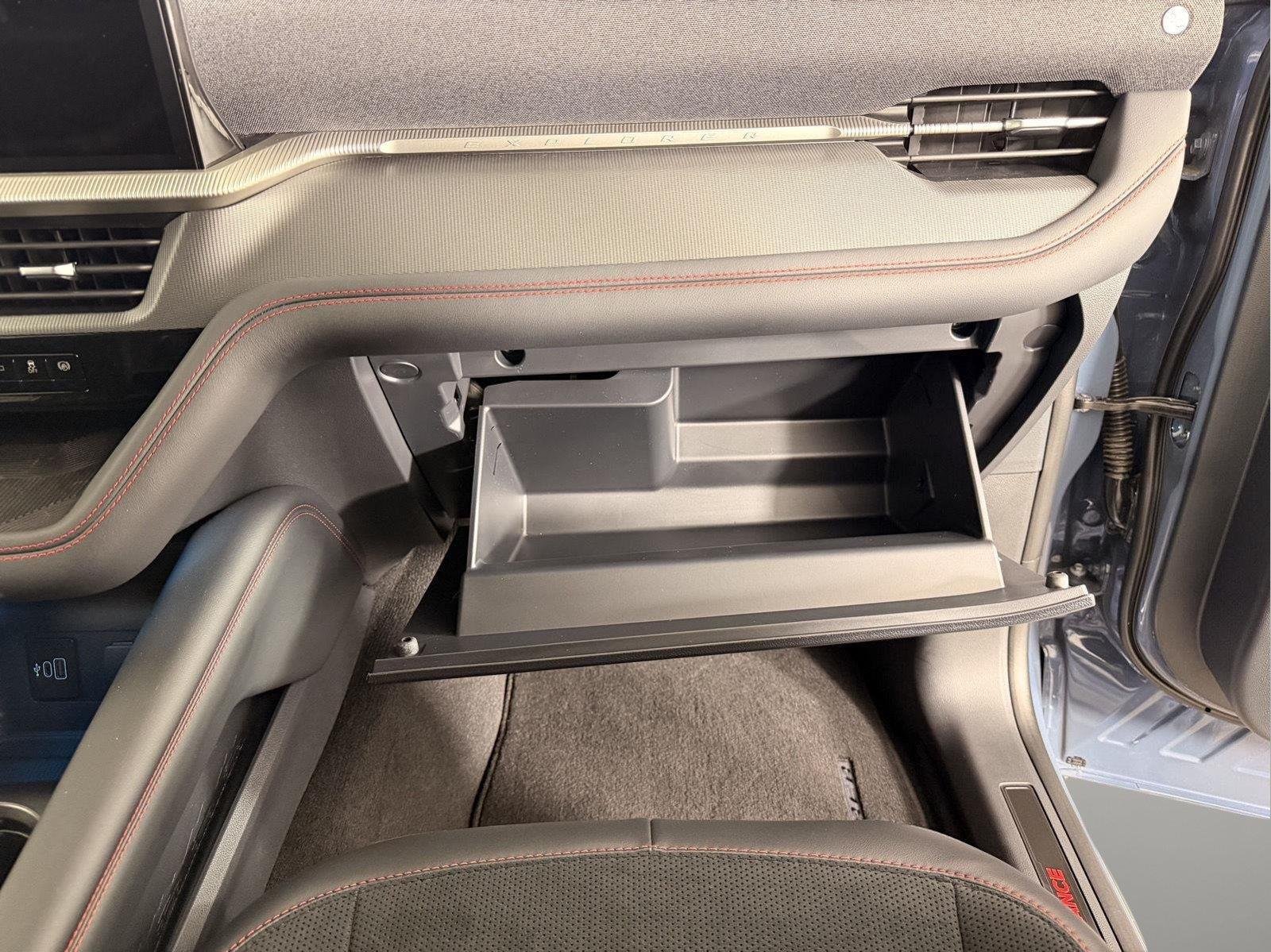 2026 Ford Explorer ST - Photo 27