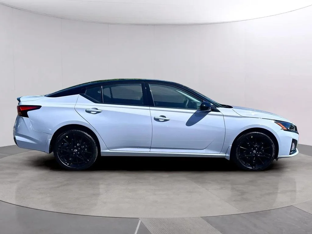 New 2026 Gray Sky Pearl / Super Black Two-tone Nissan SR Midnight Edition® image 2