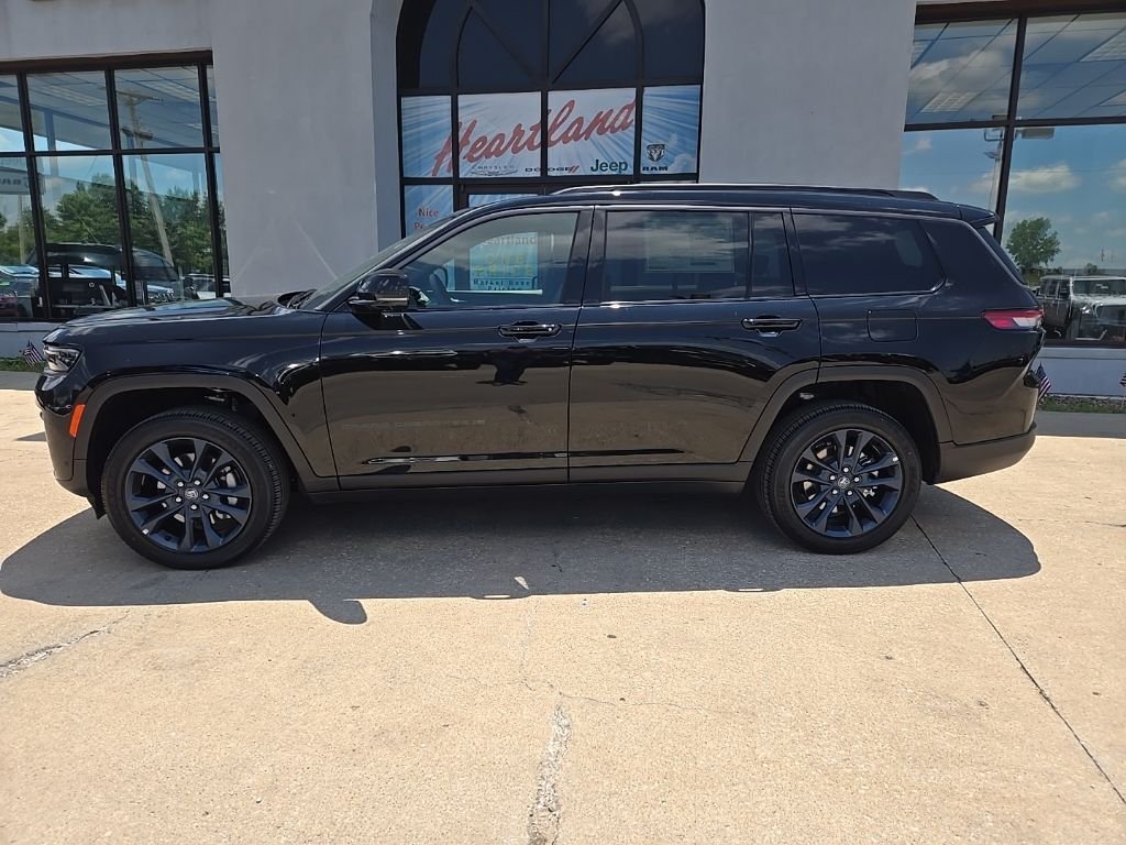 New 2026 Diamond Black Crystal Pearl-Coat Exterior Paint Jeep  image 6