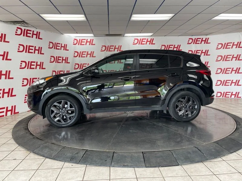 Used 2021 Red Kia S image 2