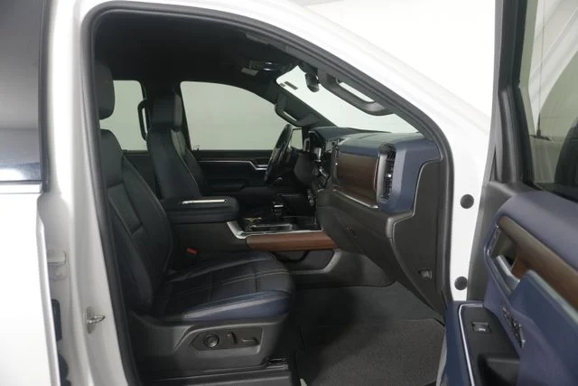 Used 2022 Iridescent Pearl Tricoat Chevrolet High Country image 34