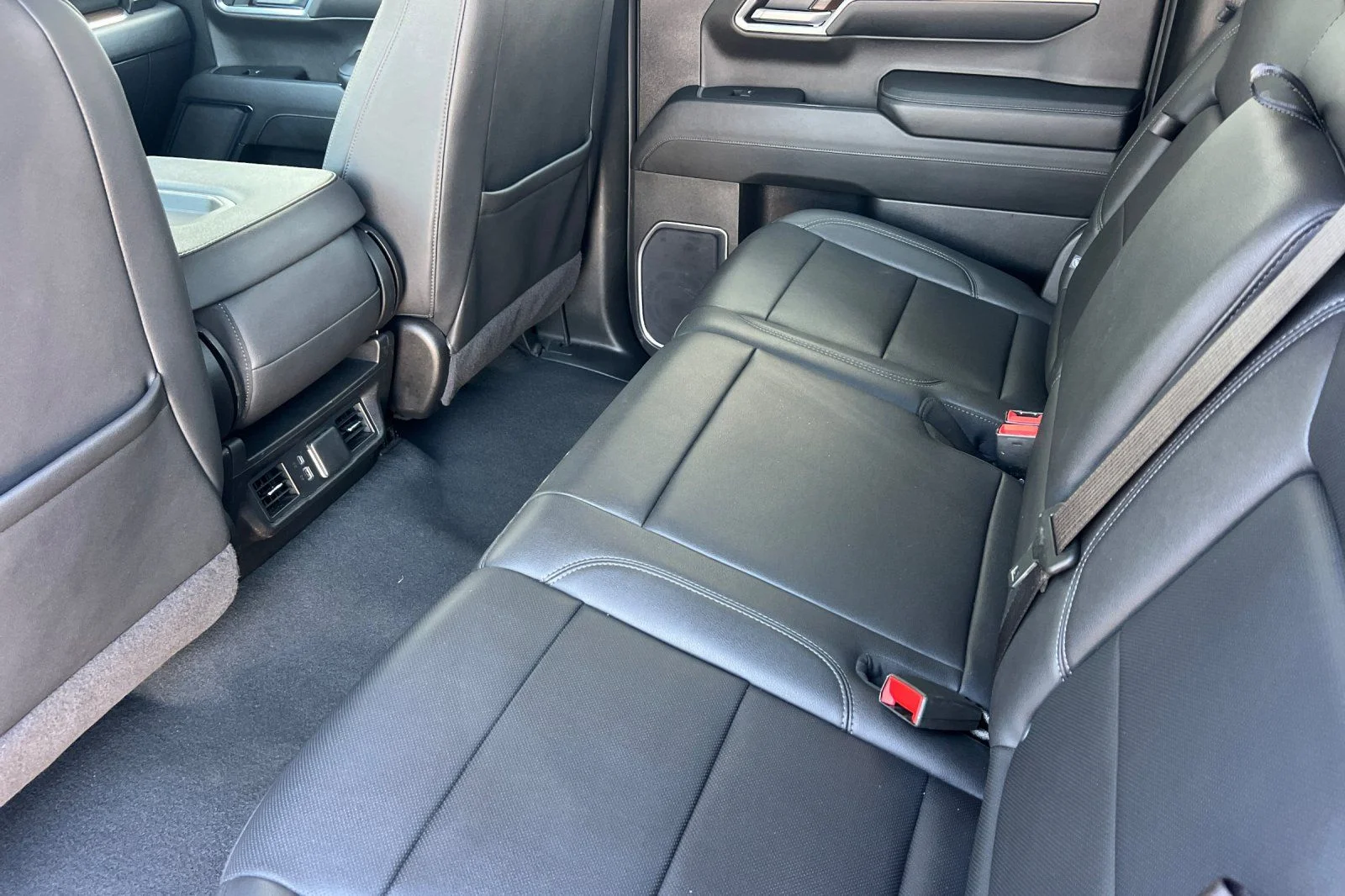 Used 2024 White GMC SLT image 12