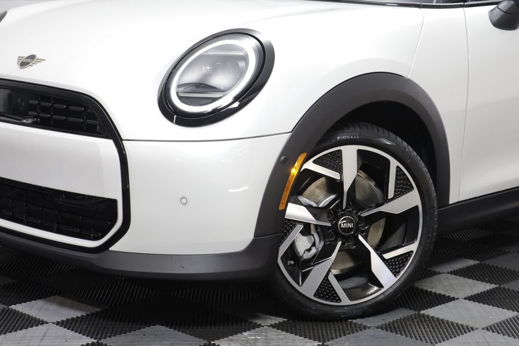 New 2026 White Metallic MINI Oxford Edition image 4