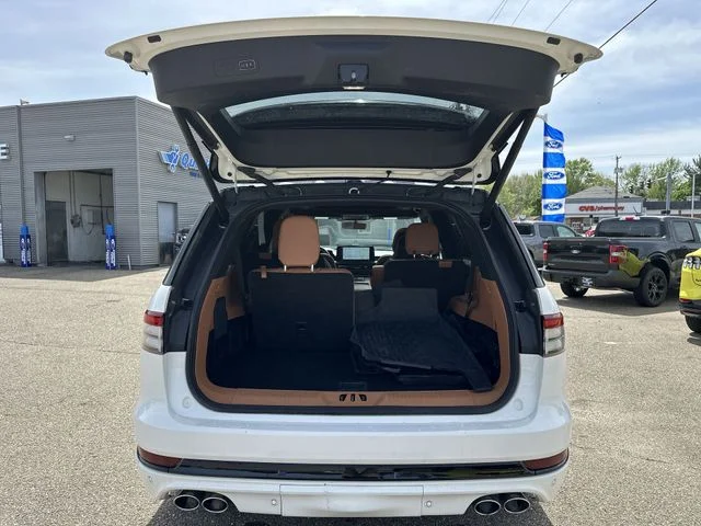 Used 2025 White Lincoln Black Label image 23