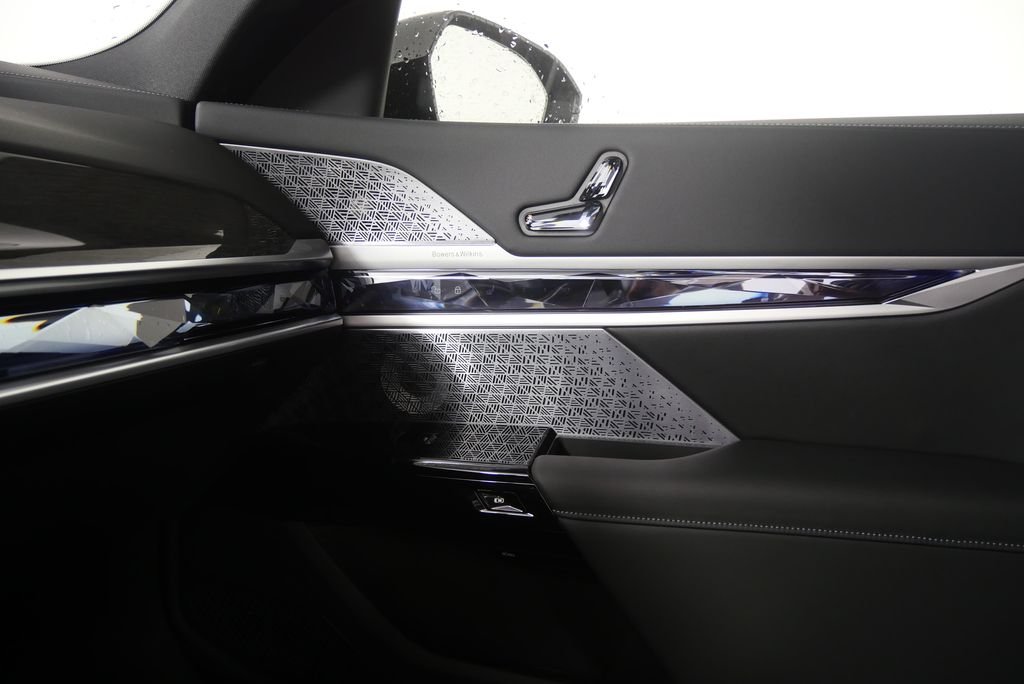 New 2026 Black Sapphire Metallic BMW 760i xDrive image 25
