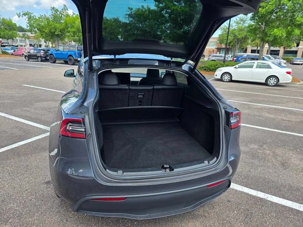 Used 2023  Tesla Long Range image 34