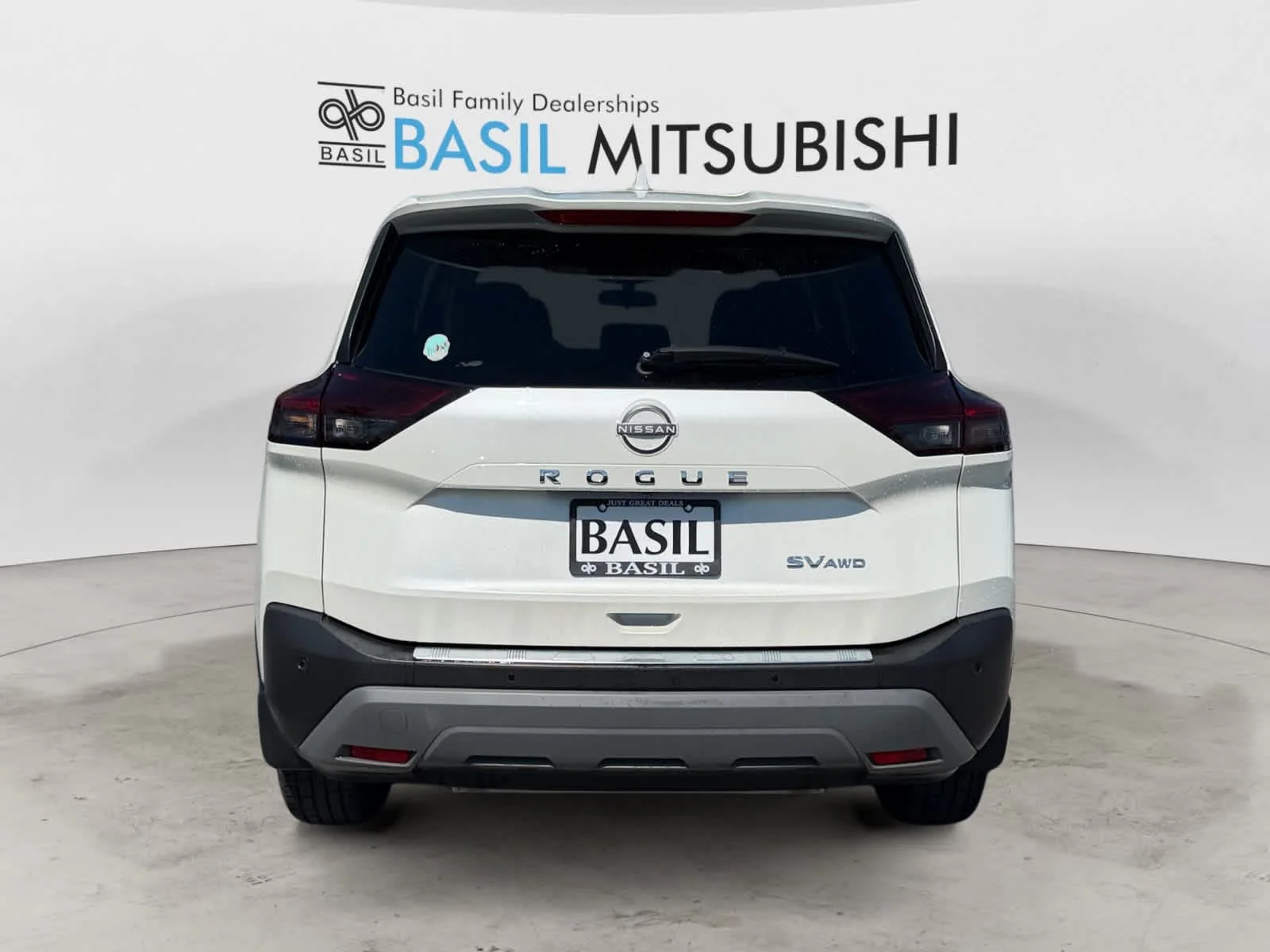 Used 2023 Pearl White Tricoat Nissan SV image 4