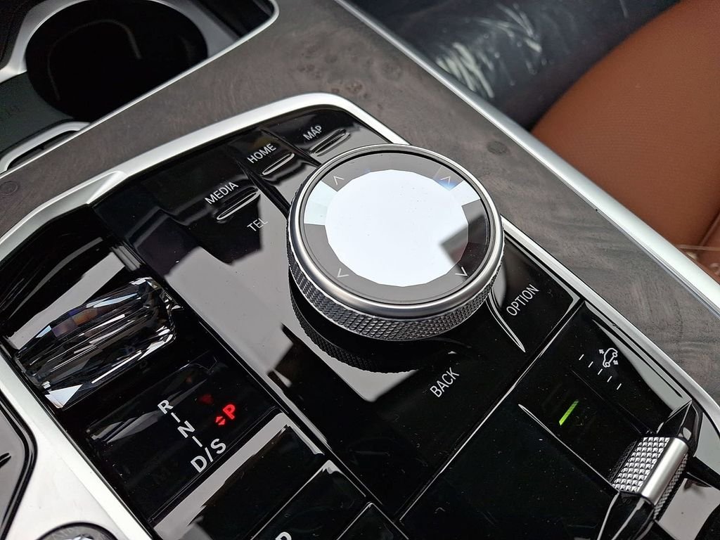 New 2026 Alpine White BMW xDrive40i image 14