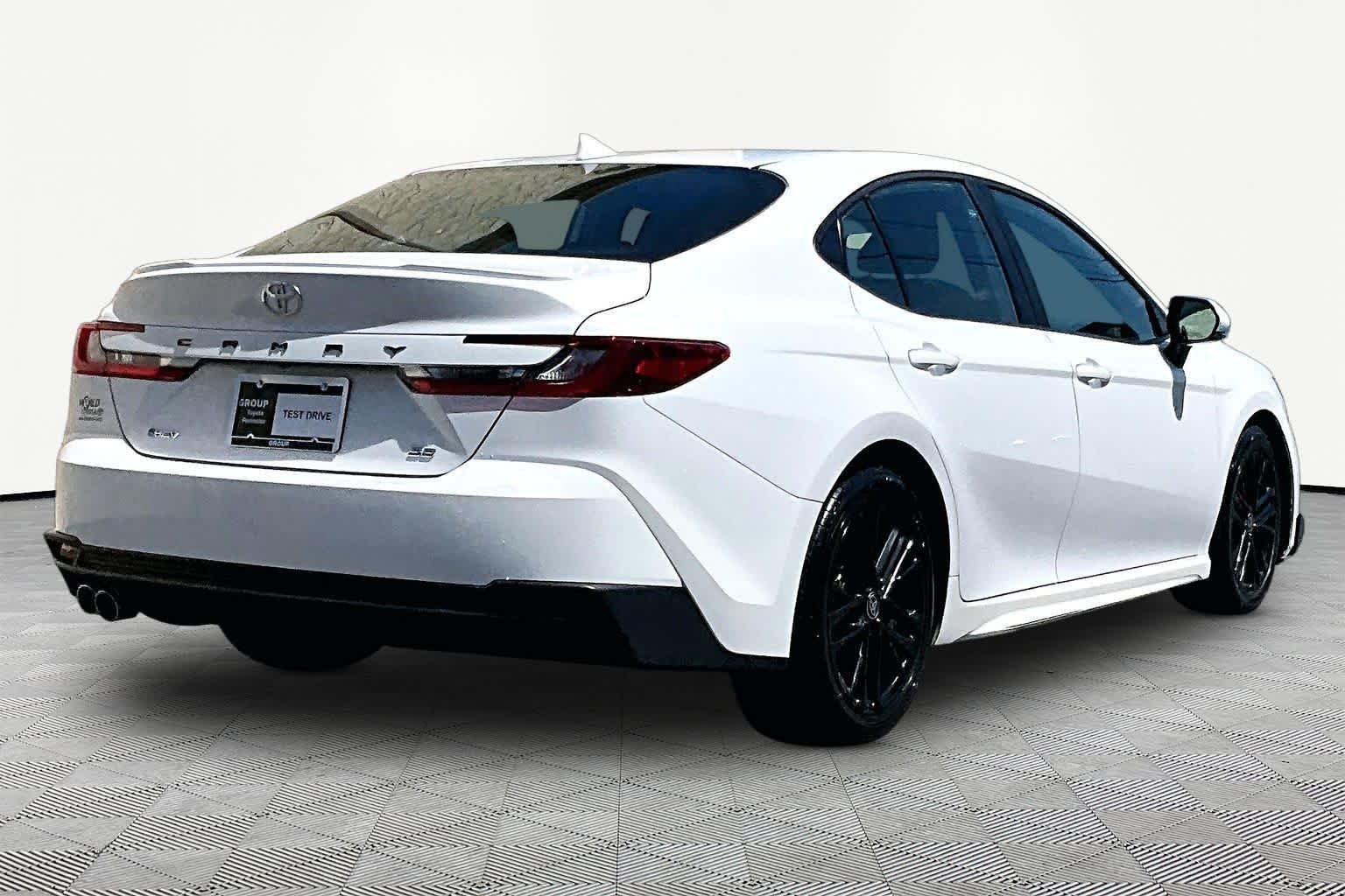 Used 2025 Ice Cap Toyota SE image 13