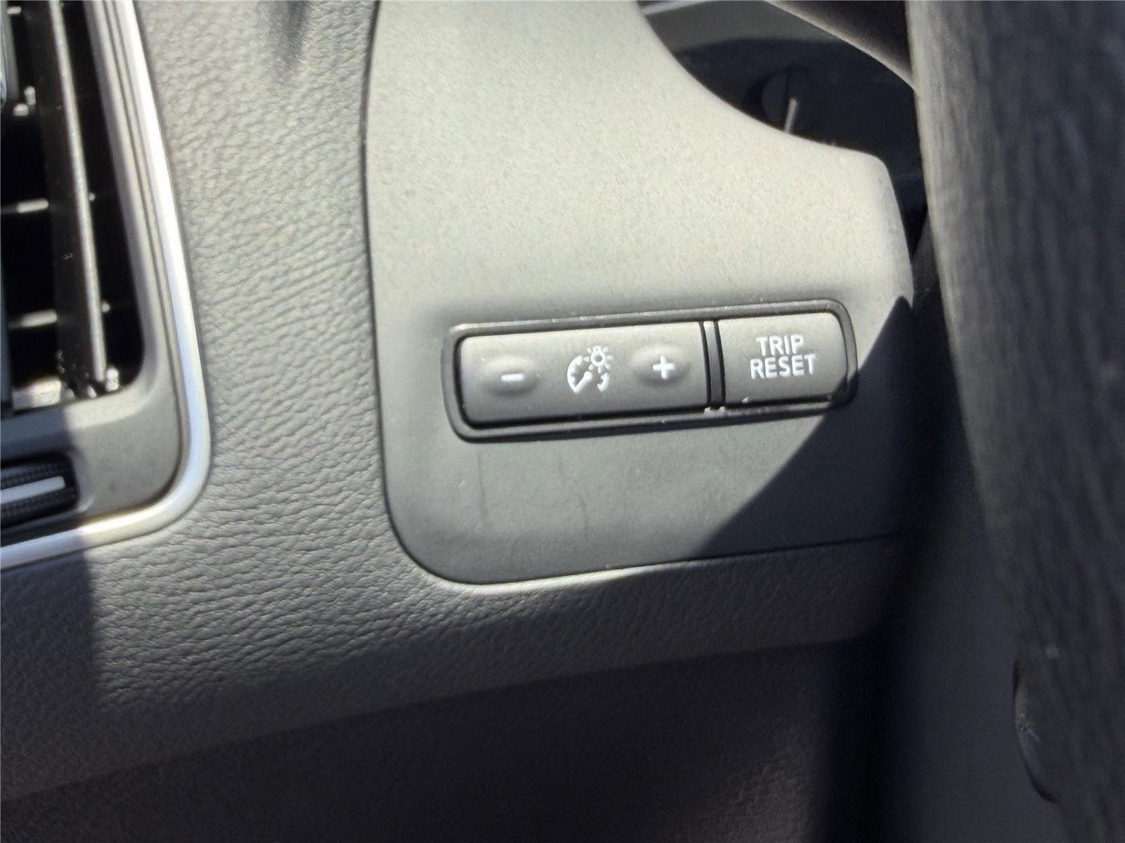 Used 2023 Grand Blue INFINITI LUXE image 25