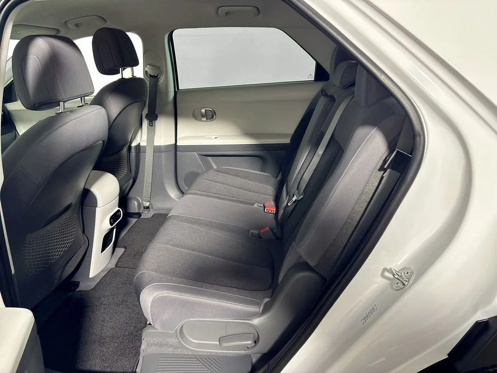 Used 2023 White Hyundai SE image 20