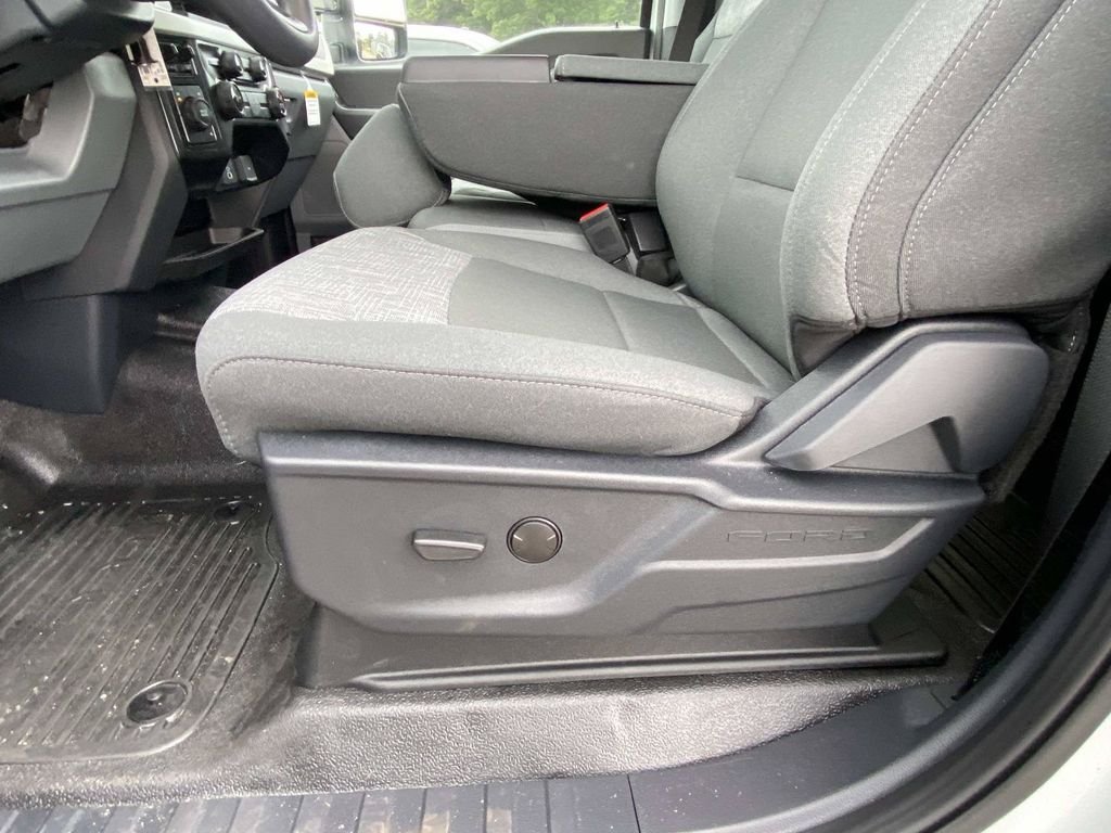 New 2026 Avalanche Ford F-350® XLT image 12