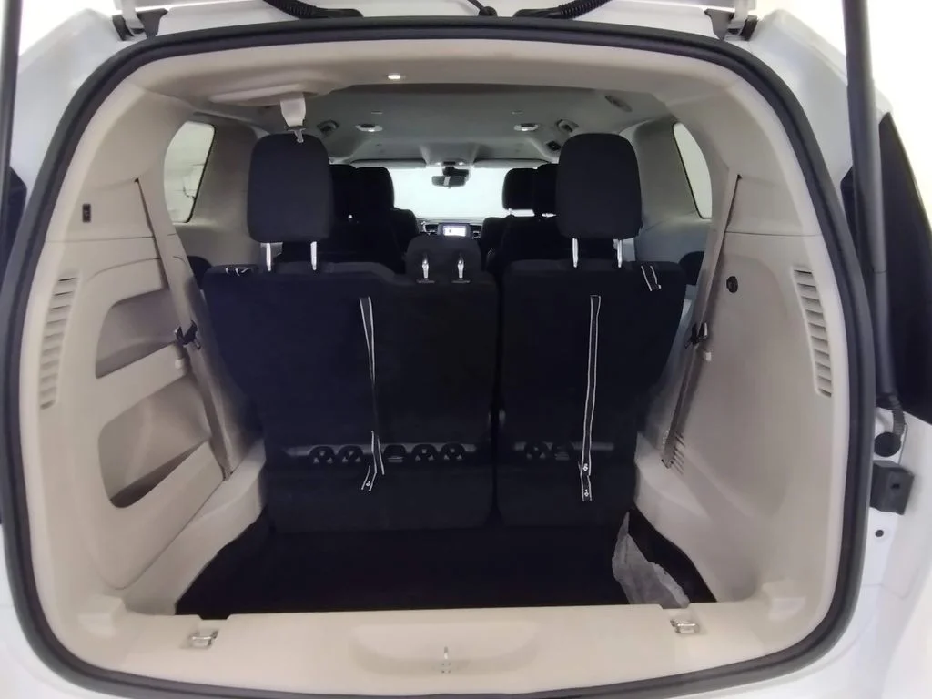 Used 2023 White Chrysler LX image 16