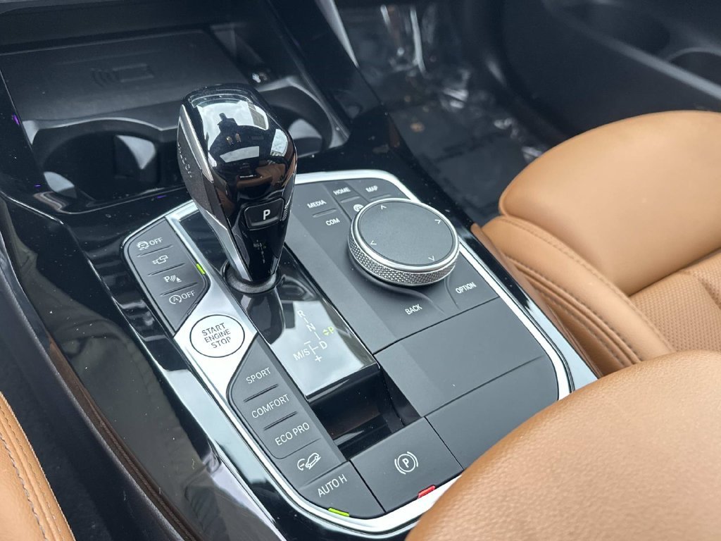 Used 2024 Carbon Black Metallic BMW xDrive30i image 27