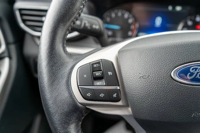 Used 2023 Silver Ford XLT image 23