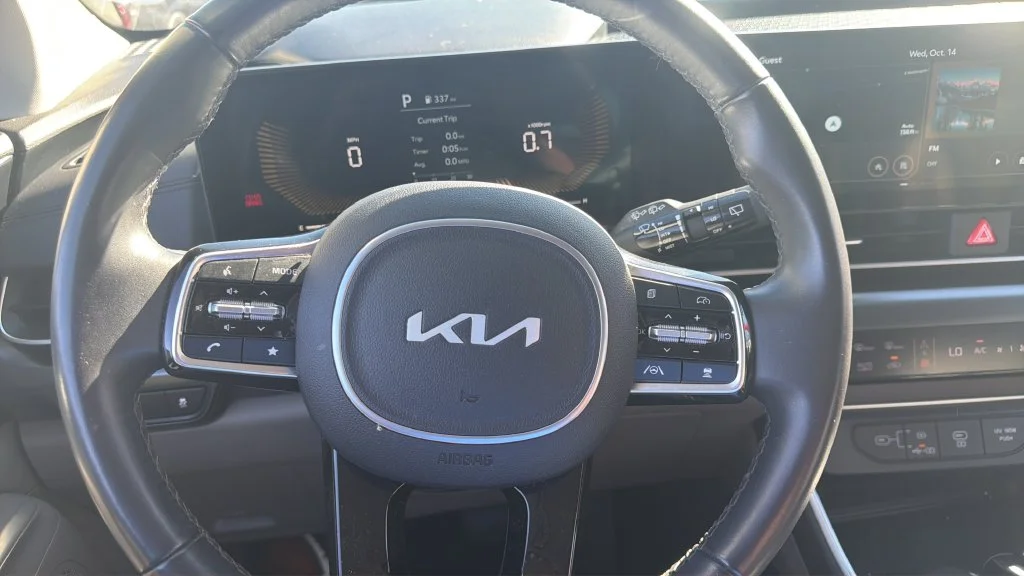 Used 2025 White Kia LXS image 16