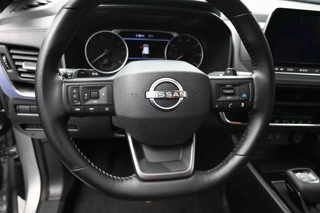 Used 2025 Silver Nissan SV image 17