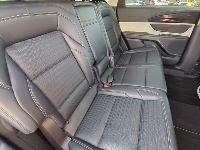 Used 2024 Red Lincoln Reserve image 33