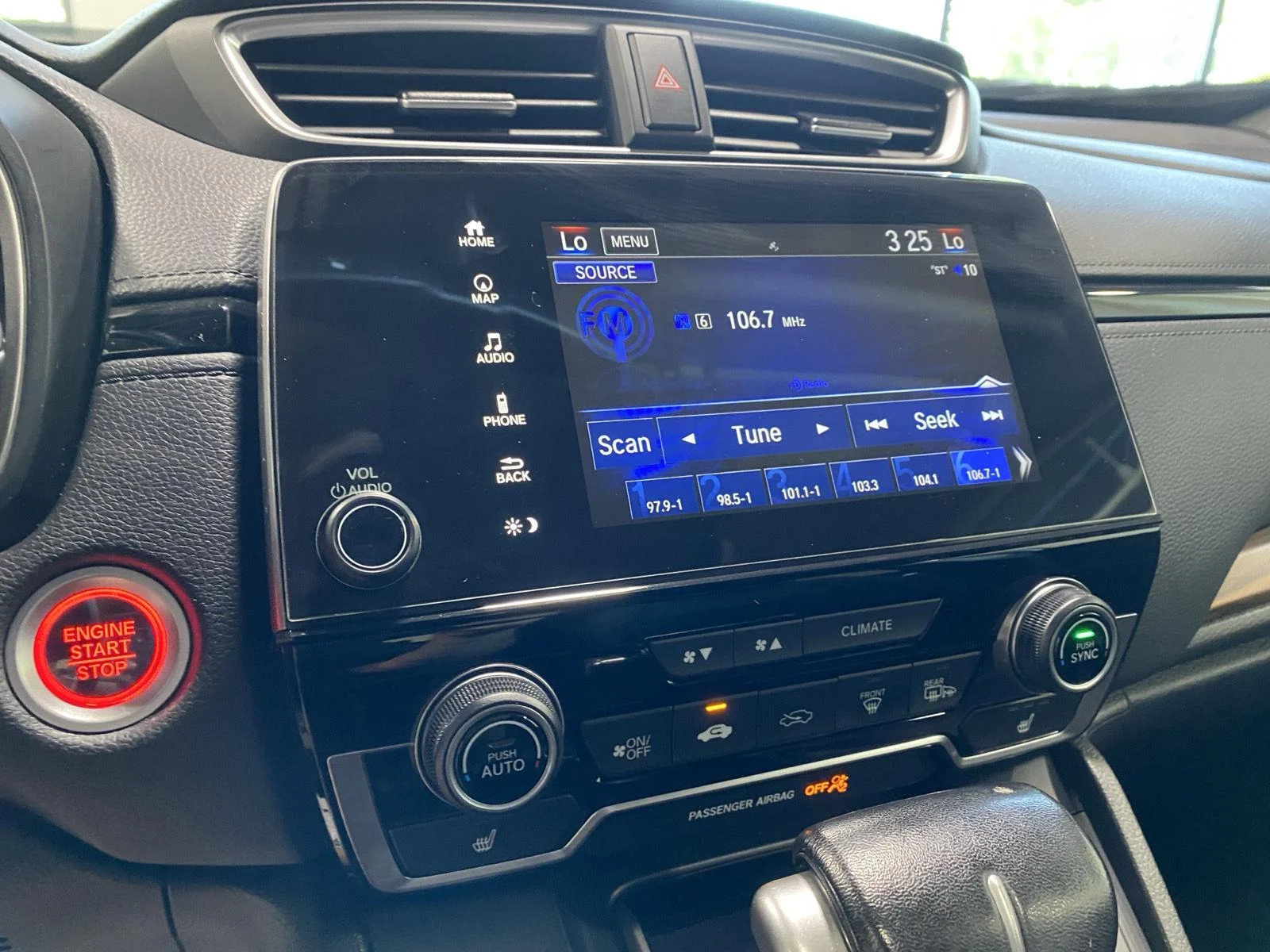 Used 2019 Modern Steel Metallic Honda Touring image 27