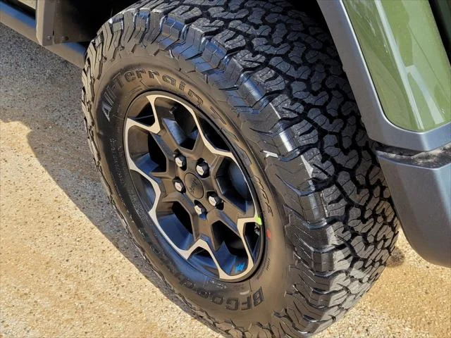 New 2023 Sarge Green Clear-Coat Exterior Paint Jeep Rubicon 4xe image 5