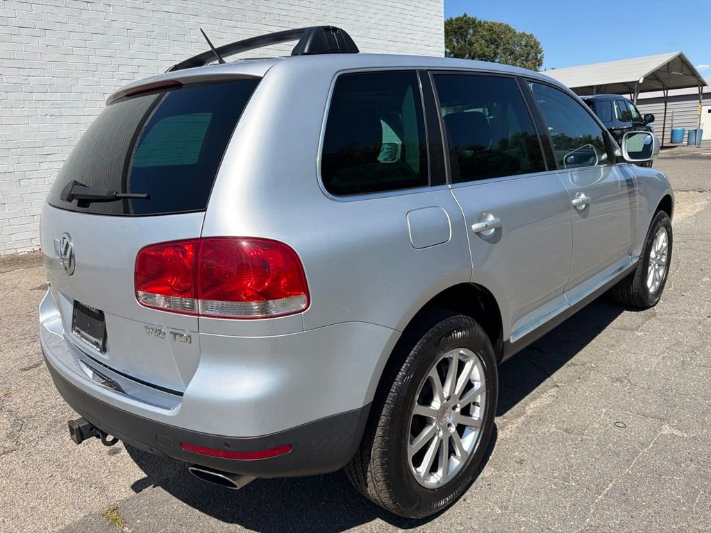 Used 2006 Silver Volkswagen V10 TDI image 2